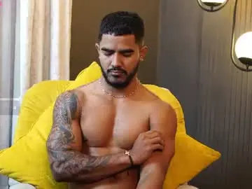 Chaturbate Best live sex cam show of reik_von