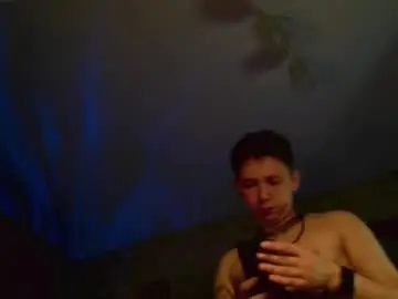 Chaturbate Free Porn Cam of emveeboy96