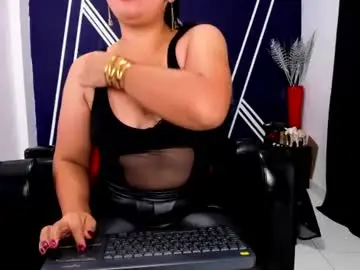 Chaturbate Live Sex Cam of skydarkblue