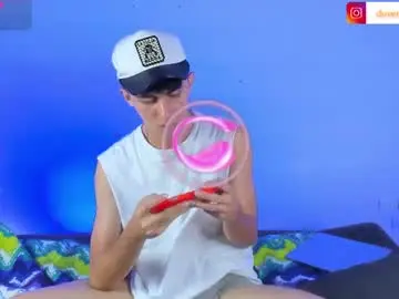 Chaturbate Live Porn of demian_cute
