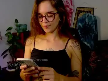 Chaturbate Nude Webcam of littlehoneyshroom