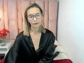Chaturbate Nude Webcam of issa_milf__