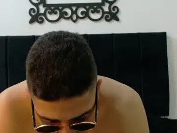 Chaturbate Sex Cam of james_02__