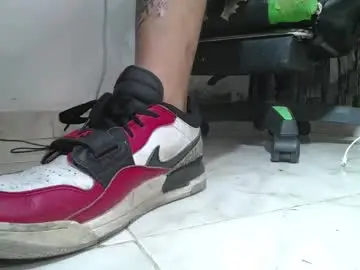 Chaturbate Best live sex cam show of srfindomfeet_