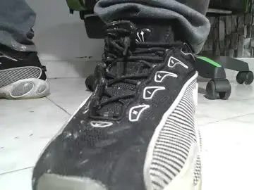 Chaturbate Live Sex Cam of srfindomfeet_