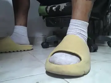 Chaturbate Live Porn of srfindomfeet_