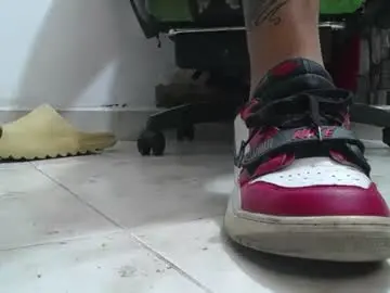 Chaturbate Watch Live Sex Cams of srfindomfeet_