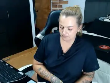 Chaturbate Live Sex Cam of perlagoloza05