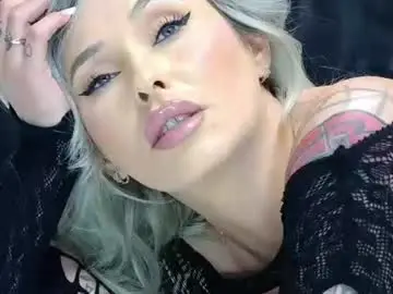 Chaturbate Live Sex Cam of issasmyth