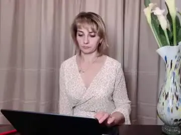 Chaturbate Live Sex Cam of crystalfever_