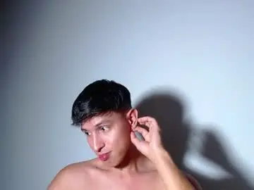 Chaturbate Live Porn of rowanboy23