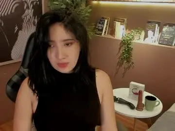 Chaturbate Live Sex Cam of skyylee_