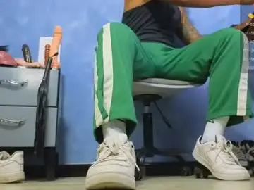 Chaturbate Sex Cam of tom_brown12