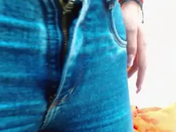 Chaturbate Live Sex Cam of camilah_tk