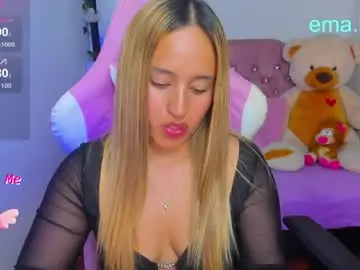 Chaturbate Live Sex Cam of ema_tayy
