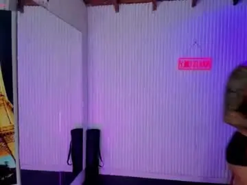 Chaturbate Sex Cam of zhoestrong