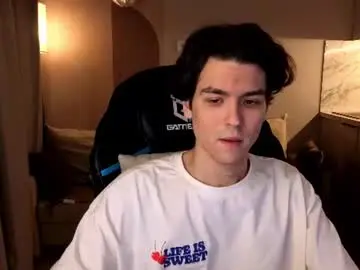 Chaturbate Live Sex Cam of travisrivas