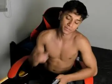Chaturbate Live Sex of zyzz_1812