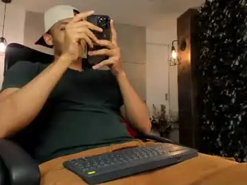 Chaturbate Live Sex Cam of bento_fox