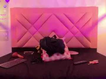 Chaturbate Live Sex Cam of isa_cute_1
