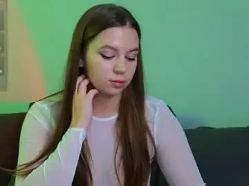 Chaturbate Live Sex Cam of kira_briis