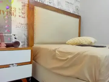 Chaturbate Live Sex Cam of emmacooper2