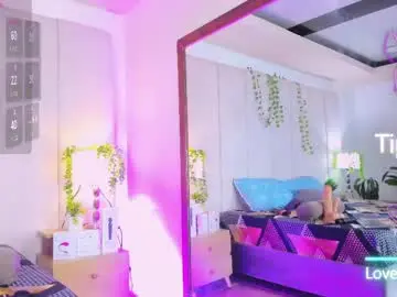 Chaturbate Live Sex Cam of mia_rousse25