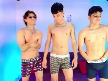 Chaturbate Live Sex Cam of chillbicrew