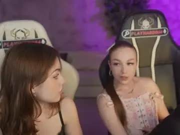 Chaturbate Live Sex Cam of kira0541