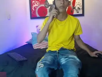 Chaturbate Live Porn of andrescoll25