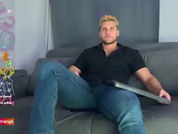 Chaturbate Live Sex Cam of apolo_strange