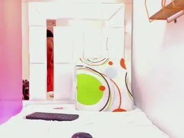 Chaturbate Sex Cam of roxy_sexy69