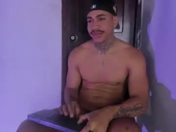 Chaturbate Watch Live Sex Cams of chirshot21_