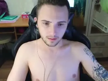 Chaturbate Live Sex Cam of golden_boyyy21
