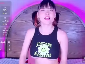 Chaturbate Live Sex Cam of emily_amura