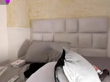 Chaturbate Live Sex Cam of alondrasoomer