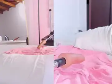 Chaturbate Live Sex Cam of tinny_annie