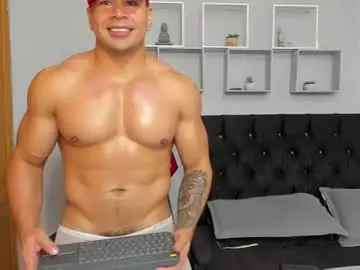 Chaturbate Live Sex Cam of tyler_hank1