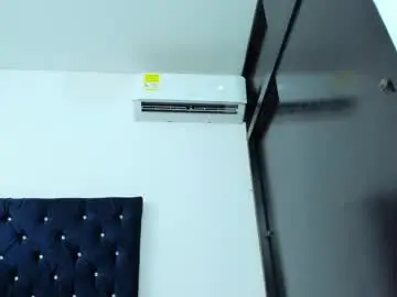 Chaturbate Live Sex Cam of alessiakaunn
