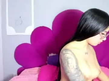 Chaturbate Live Sex Cam of raven_loove