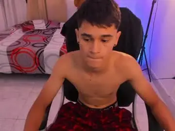 Chaturbate Live Sex Cam of aron_boyy