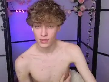 Chaturbate Live Porn of curly_twinkboy