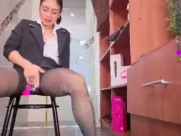 Chaturbate Live Sex Cam of annylittle_