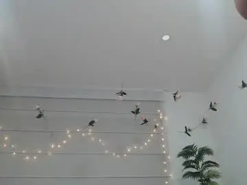Chaturbate Live Sex Cam of tinyvice