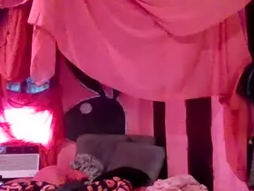 Chaturbate Watch Live Sex Cams of twizzytoxic22