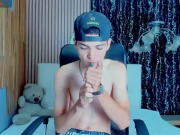 Chaturbate Sex Chat of enzoo_smith