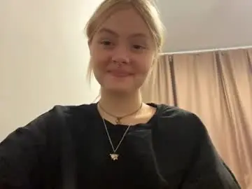 Chaturbate Live Sex Cam of richellearmentrout