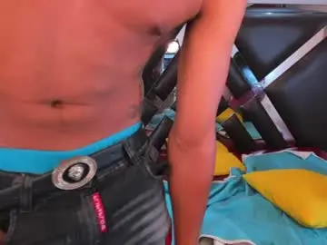 Chaturbate Free Porn Cam of milo_and_mily
