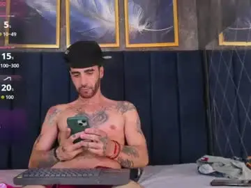 Chaturbate Sex Cam of darwin_horny2