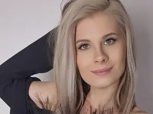 Myfreecams Live Sex Cam of KristineLips